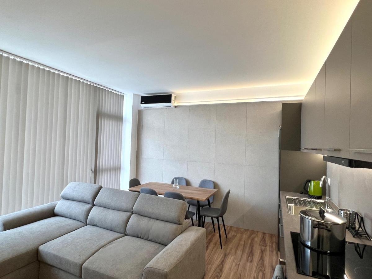 Penthouse & Apartments By The Sea Airport Airstay Artemida  Dış mekan fotoğraf