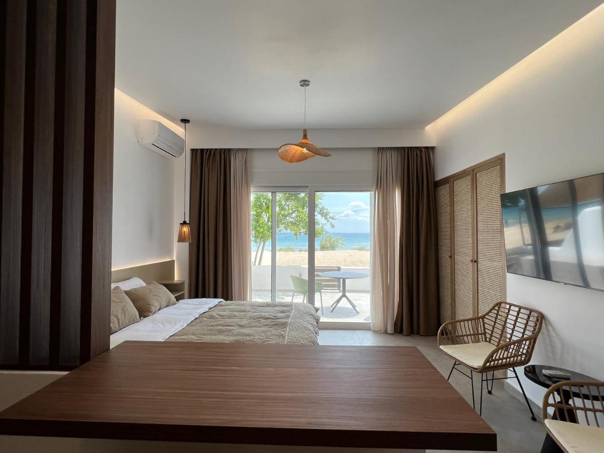 Penthouse & Apartments By The Sea Airport Airstay Artemida  Dış mekan fotoğraf