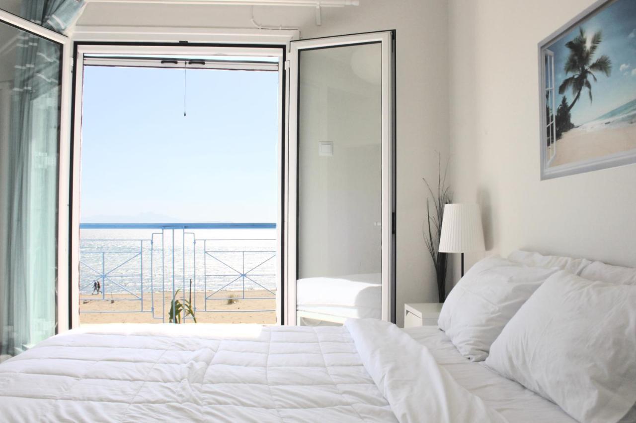 Penthouse & Apartments By The Sea Airport Airstay Artemida  Dış mekan fotoğraf